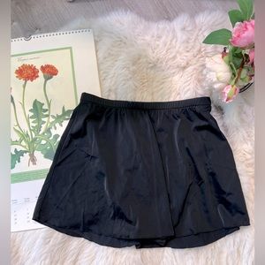 Shaper wear bathing suit skirt wi th attached underwear